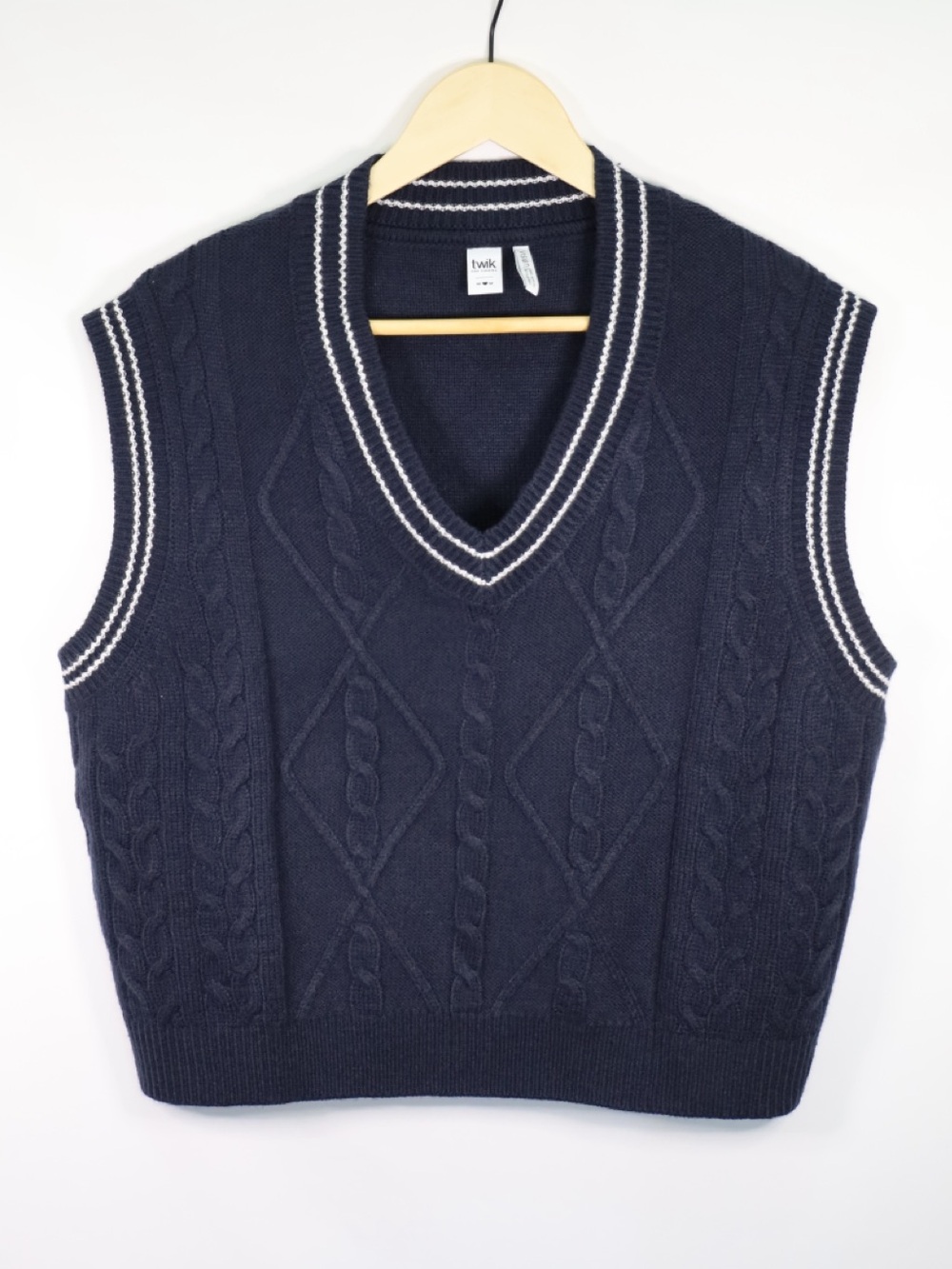 Simons Cable Knit Sweater Vest | Navy Size Medium